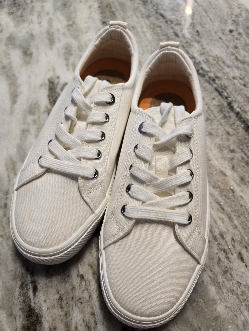 Quince Canvas Sneakers Sz9